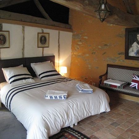 Le Logis Des Tourelles Bed and Breakfast Beaupréau Habitación foto