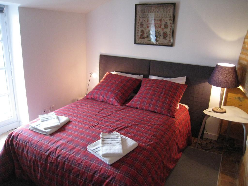 Le Logis Des Tourelles Bed and Breakfast Beaupréau Habitación foto