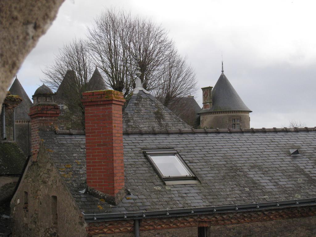 Le Logis Des Tourelles Bed and Breakfast Beaupréau Exterior foto