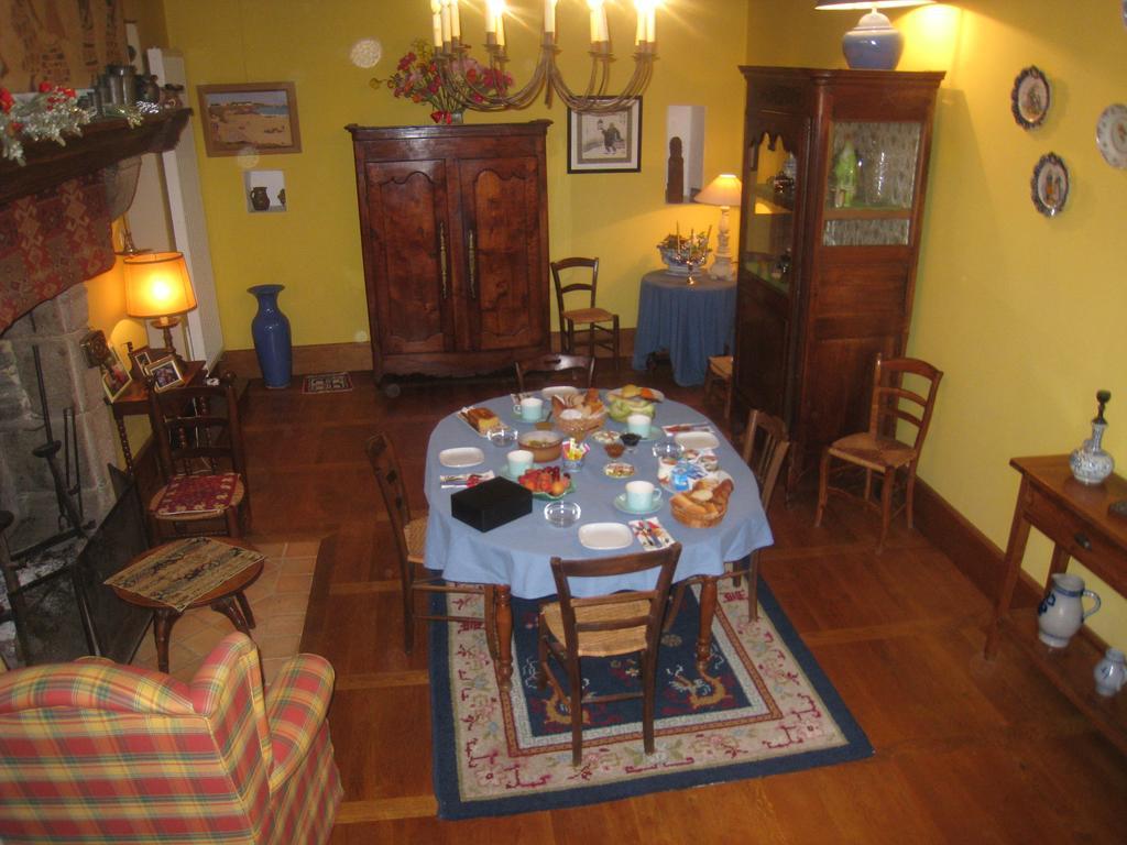 Le Logis Des Tourelles Bed and Breakfast Beaupréau Exterior foto